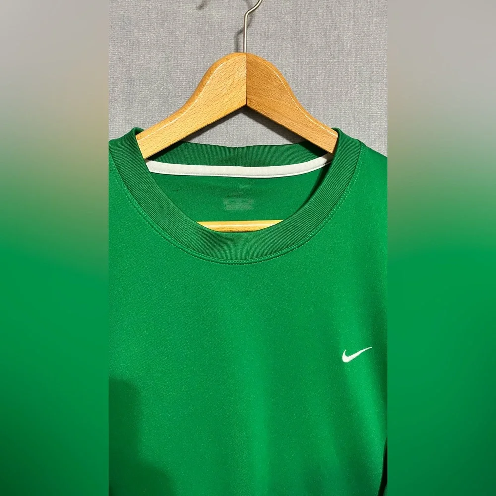Nike Men's Green and‎ White Short Sleeve Tee - Picture 3 of 7